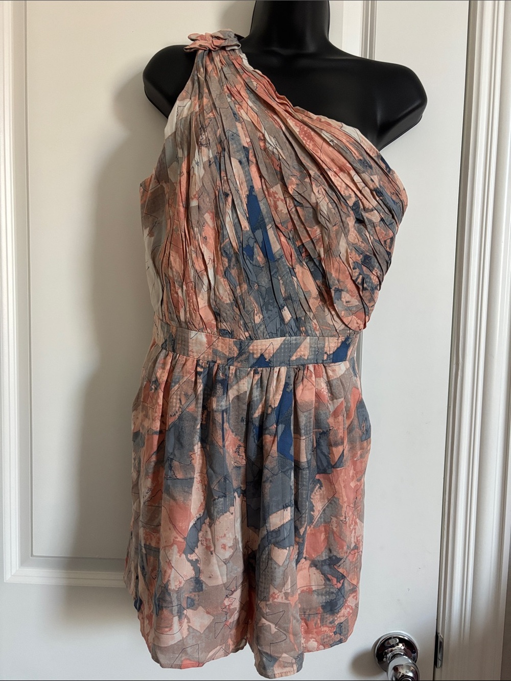 BCBGeneration One-Shoulder Printed Romper in Peach, Blue, Gray w/pockets. Size 6